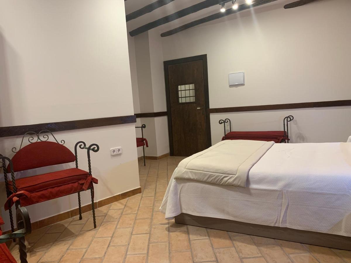 Hostal Poeta Machado Баеза Екстериор снимка